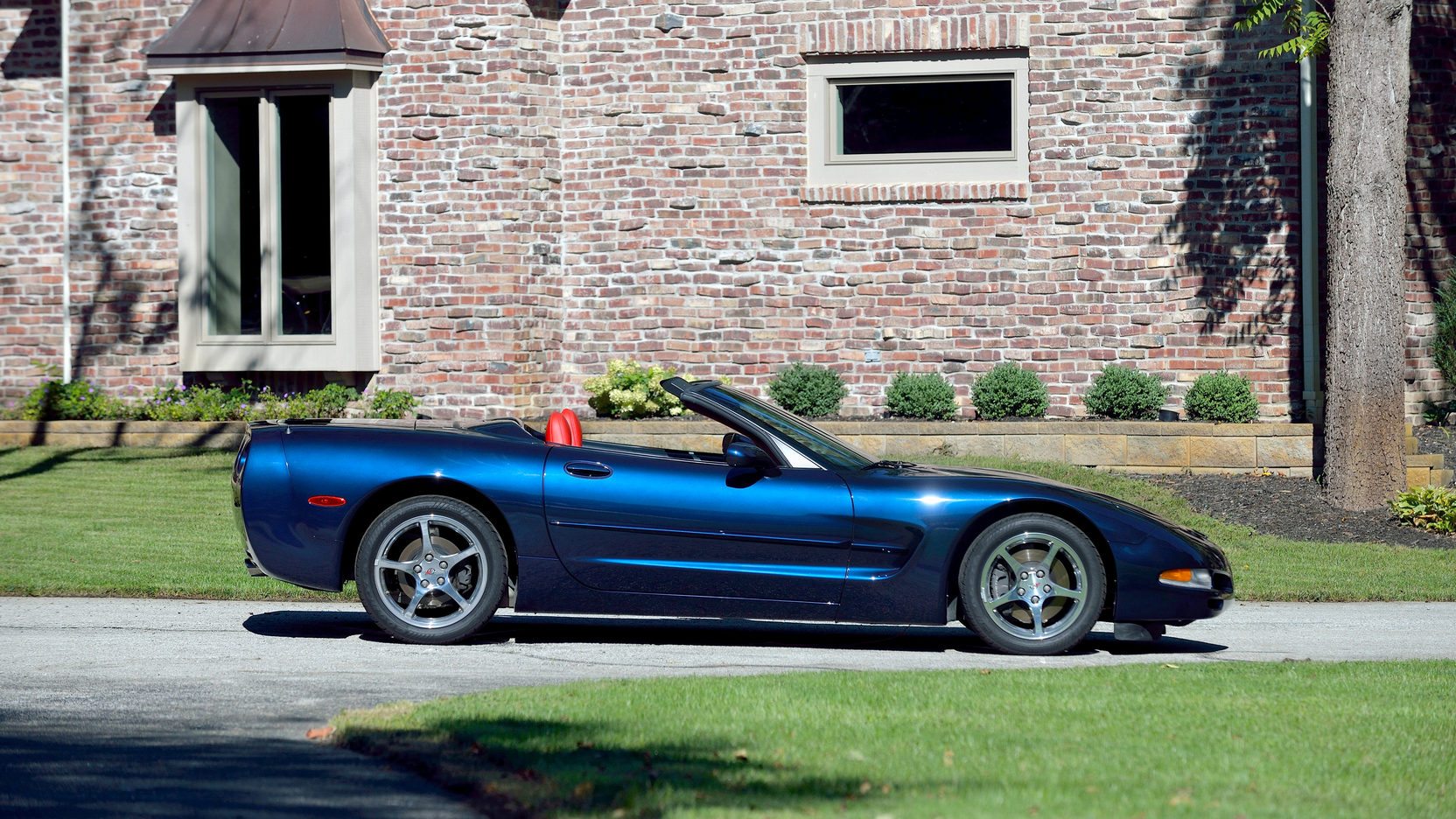 Corvette Generations/C5/C5 2000 right blue.jpg